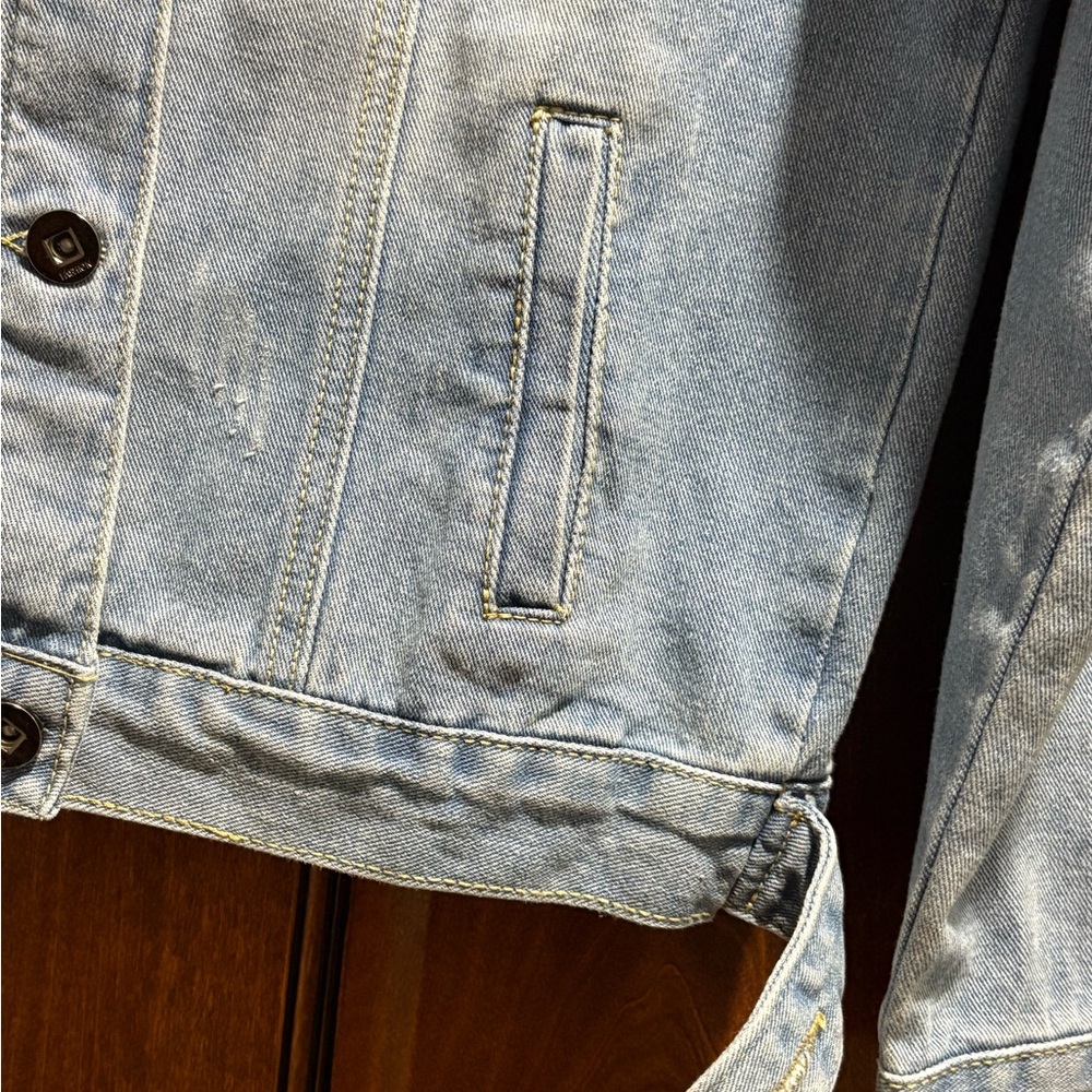 NWT Embroidered Taylor Swift Denim Jacket with text. women’s small. - Picture 4 of 15